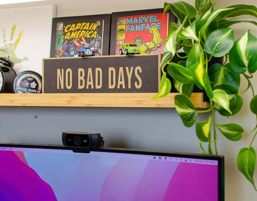 The top of a monitor with a shelf above saying "NO BAD DAYS" - Salespeak Images